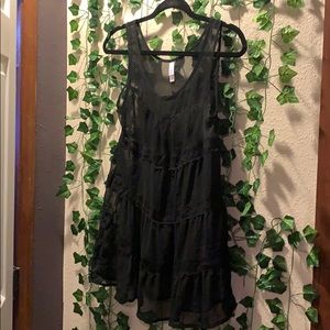 Cute sheer lace top 💫